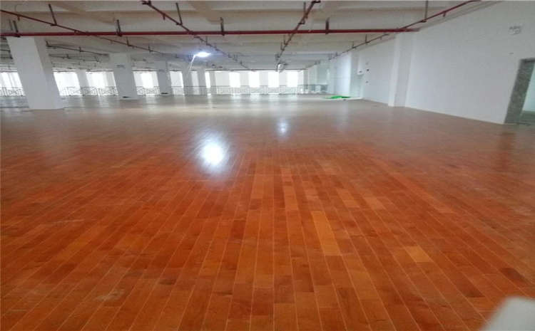 橡膠木實木運動地板價格是多錢？