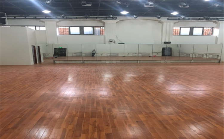 楓樺木木地板籃球館怎么保養(yǎng)？