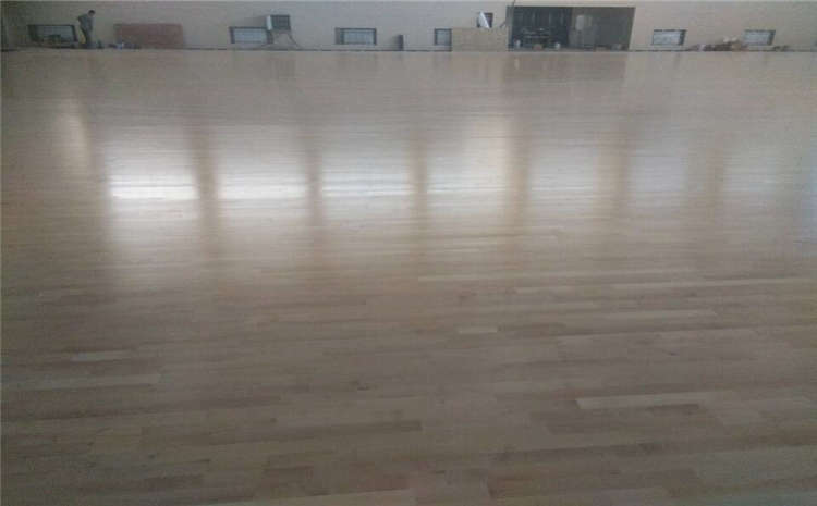 拼接板籃球場實木地板造價是的多少？