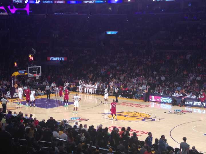 NBA地板都那么貴，那看一場NBA比賽需要花多少錢