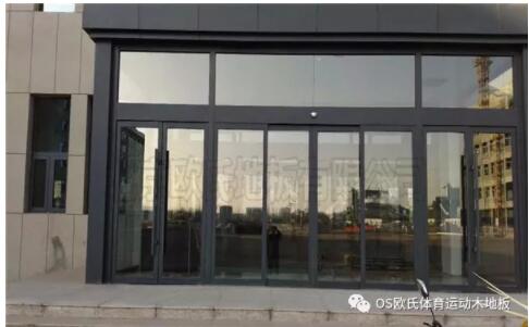 內(nèi)蒙古烏海雙欣電廠(chǎng)籃球館木地板成功案例