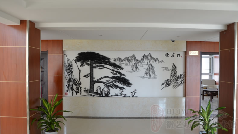 安徽雄峰實(shí)業(yè)定制作為辦公樓壁畫的迎客松鐵畫