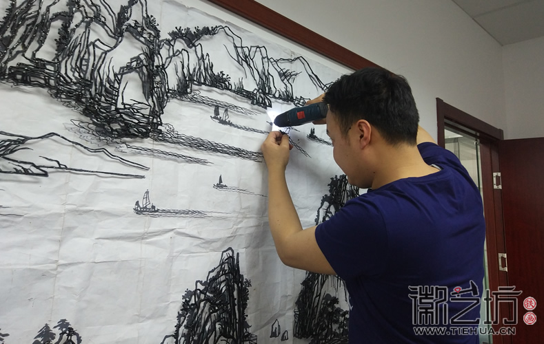 國元證券公司會(huì)議室背景墻裝飾鐵畫定制案例