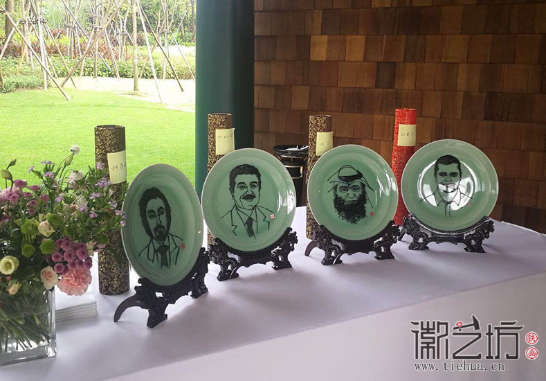 華為贈(zèng)中東友人鐵畫(huà)禮品現(xiàn)場(chǎng)