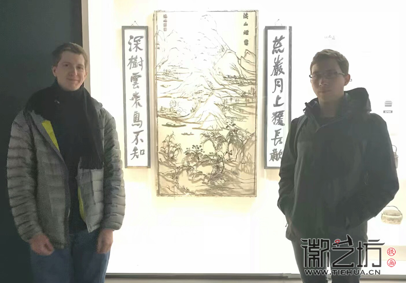 房博士國(guó)外拍攝鐵畫(huà)