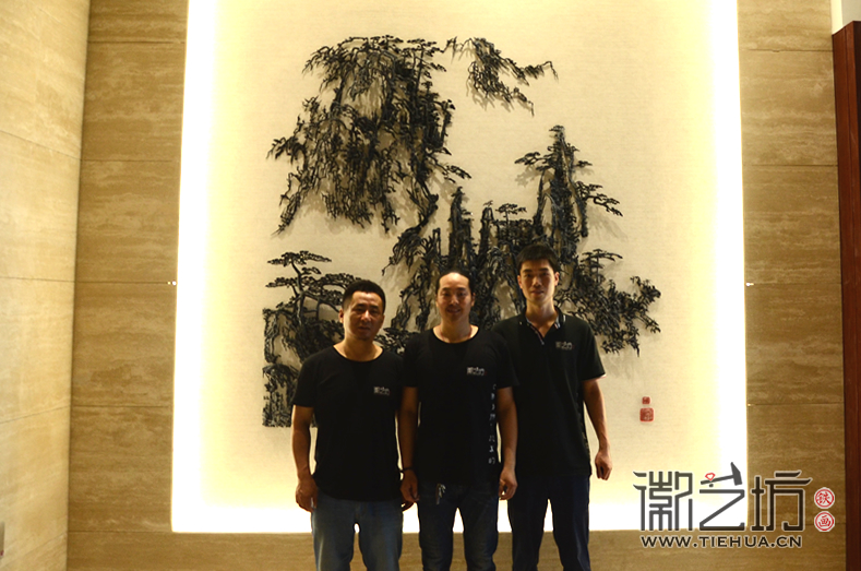 合肥交通銀行裝飾壁畫(huà)《黃山風(fēng)景》完工留念1