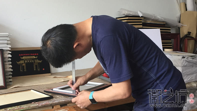 廣東槎橋牌坊亭門落成紀念鐵畫定制徽藝坊裝裱進行中8