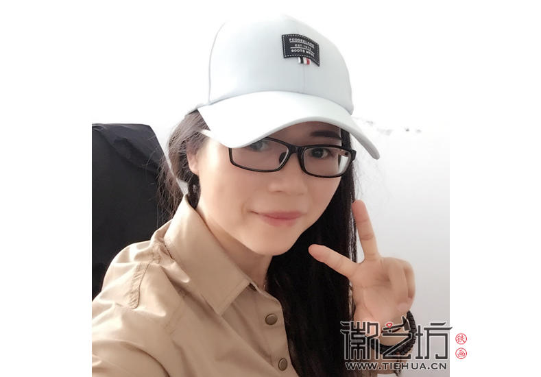 徽藝坊鐵畫小編自拍照.docx