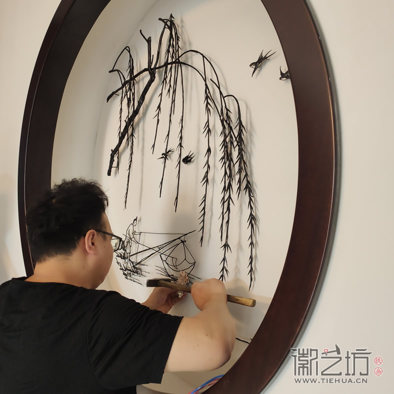 正在安裝別墅裝飾山水鐵畫1