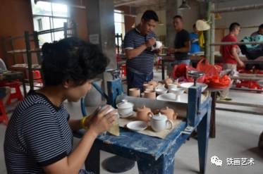 國(guó)家藝術(shù)基金蕪湖鐵畫(huà)人才培養(yǎng)項(xiàng)目赴皖南景德鎮(zhèn)考察 (2)