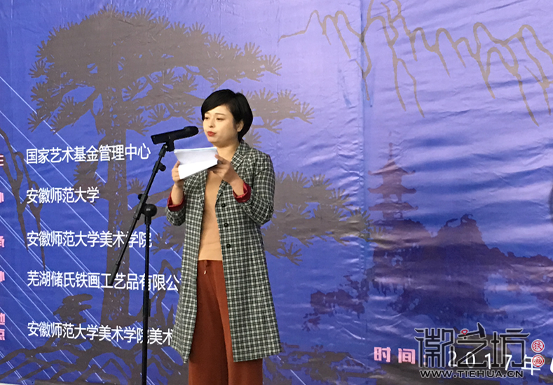 2017.10.17徽藝坊設(shè)計總監(jiān)李伶帶你一起走進&ldquo;蕪湖鐵畫藝術(shù)人才培養(yǎng)項目&rdquo;學員結(jié)業(yè)作品展 (1)