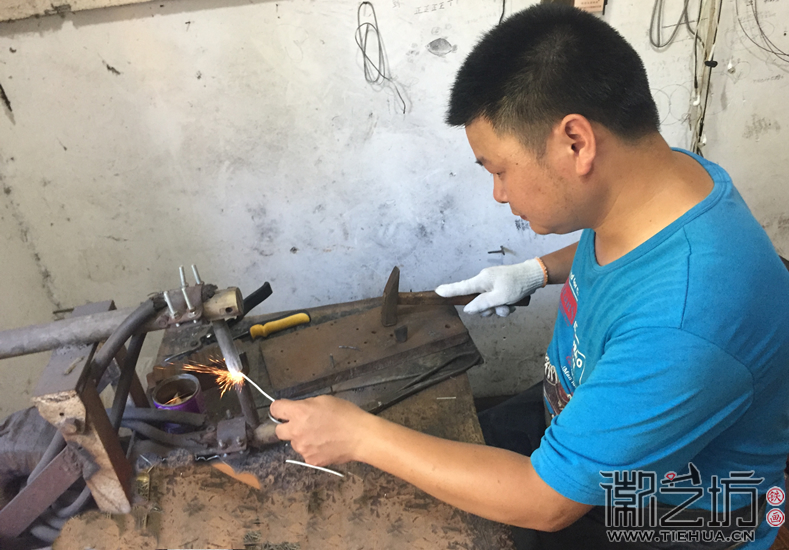 蕪湖鐵畫藝人周黃龍 (2)