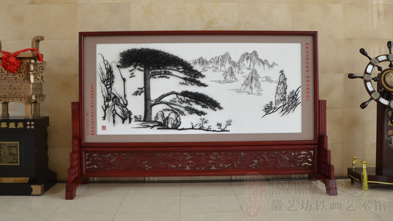 恭賀江蘇博匯集團(tuán)項目投產(chǎn)定制的慶典禮品紅木雕花迎客松屏風(fēng)