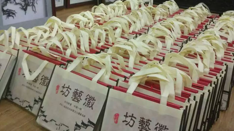 康師傅方便面華東運(yùn)營(yíng)中心2016年經(jīng)銷商大會(huì)鐵畫禮品整裝待發(fā)