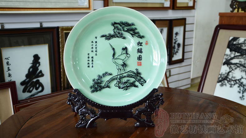 送長(zhǎng)輩九十大壽的賀壽禮品《松鶴圖》龍泉青瓷鐵畫(huà)