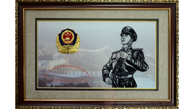 武警淮南支隊(duì)?wèi)?zhàn)友入伍三十周年聚會紀(jì)念定制的鐵畫紀(jì)念品